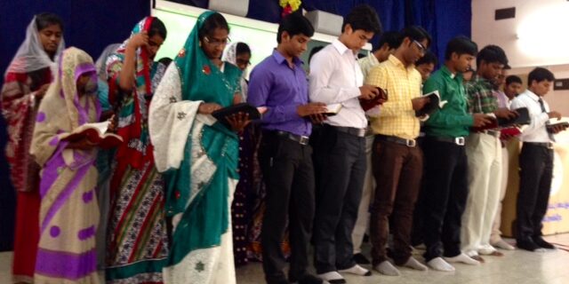 image_4 group prayer
